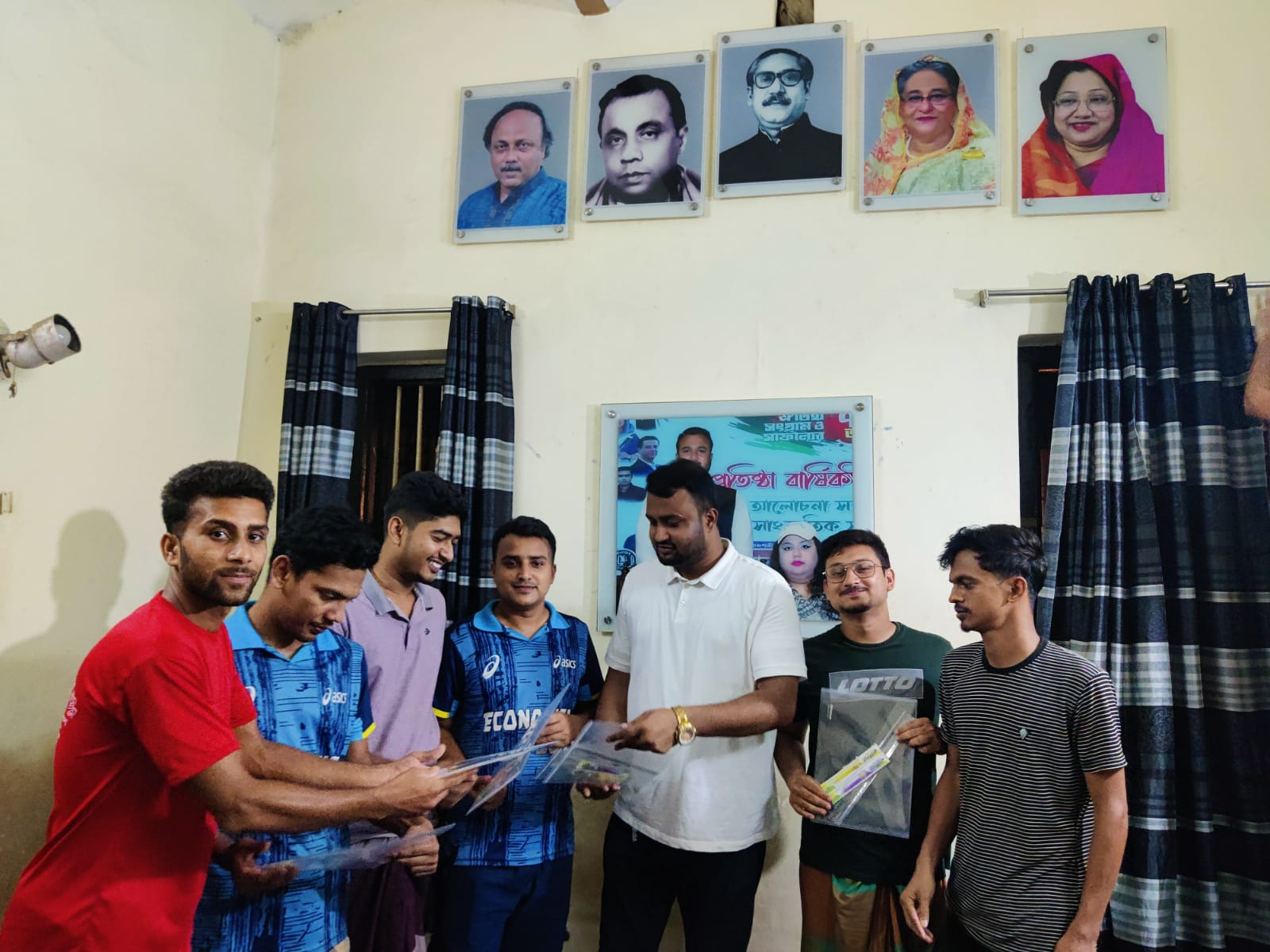 Read more about the article রাজশাহী কলেজে শিক্ষাসামগ্রী বিতরণ করলেন ছাত্রলীগ নেতা রাশিক দত্ত