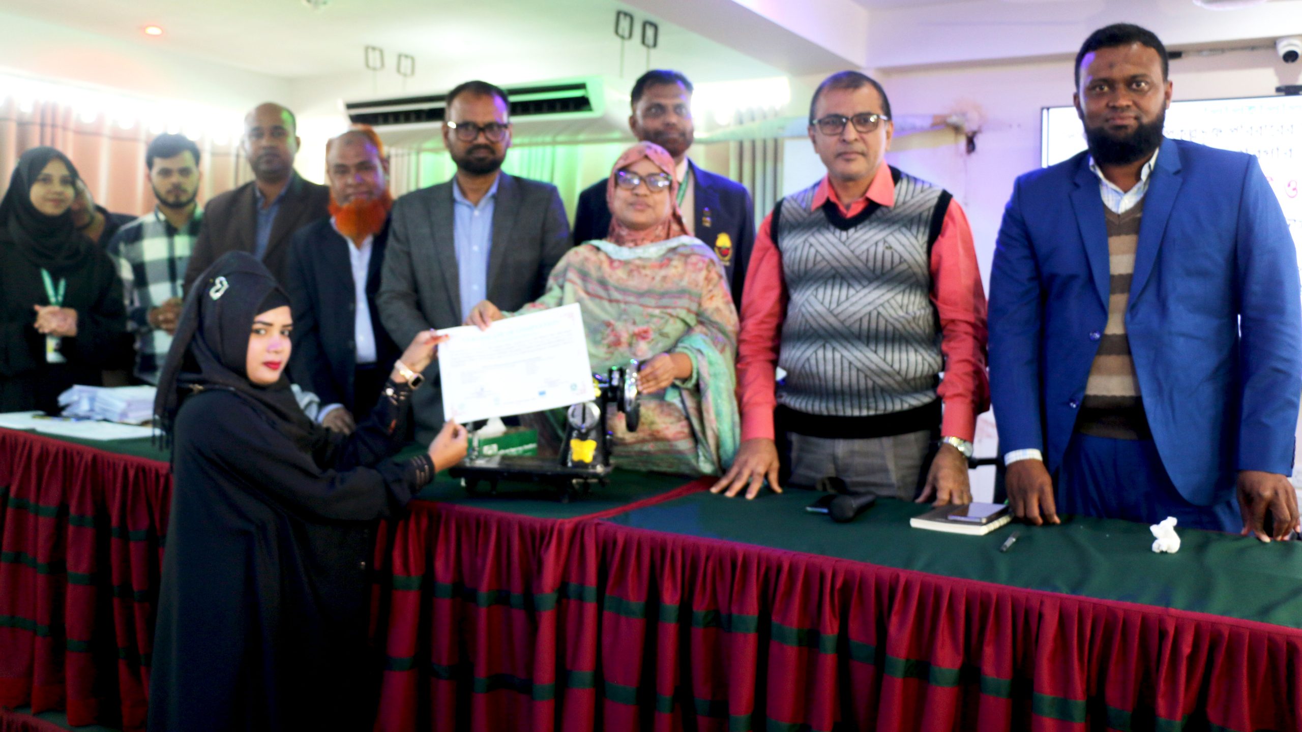 Read more about the article ভোলায় ১০৫ প্রশিক্ষণার্থীর হাতে সার্টিফিকেট ও টুলস বিররণ