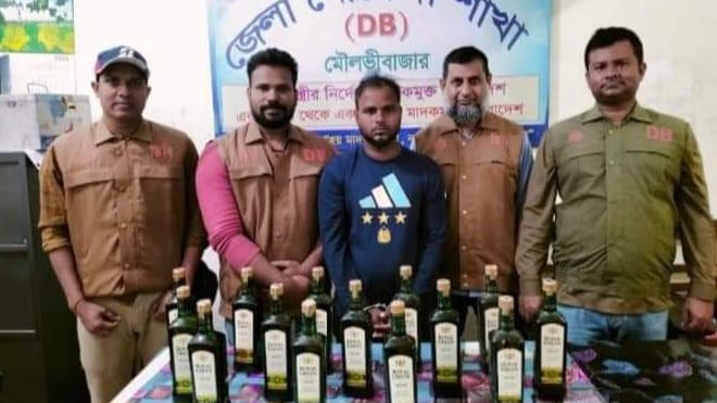 Read more about the article মৌলভীবাজারে ভারতীয় মদসহ আটক-১