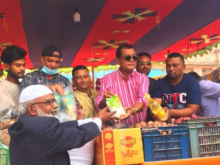 Read more about the article শ্রীমঙ্গলে বিনা লাভের বাজারের দ্বিতীয় শাখার উদ্বোধন