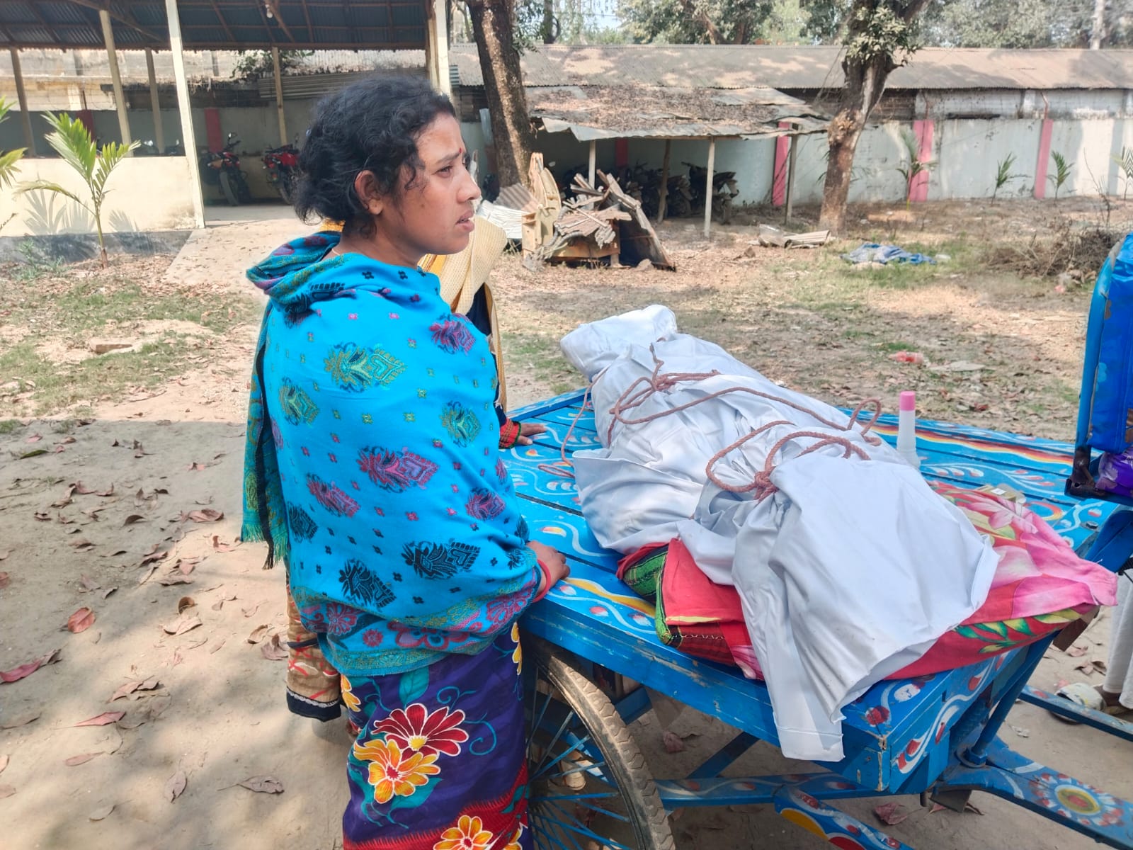 Read more about the article জলঢাকায় স্ত্রীকে গলা টিপে হত্যা করে মুখে বিষ দিল ঘাতক স্বামী।
