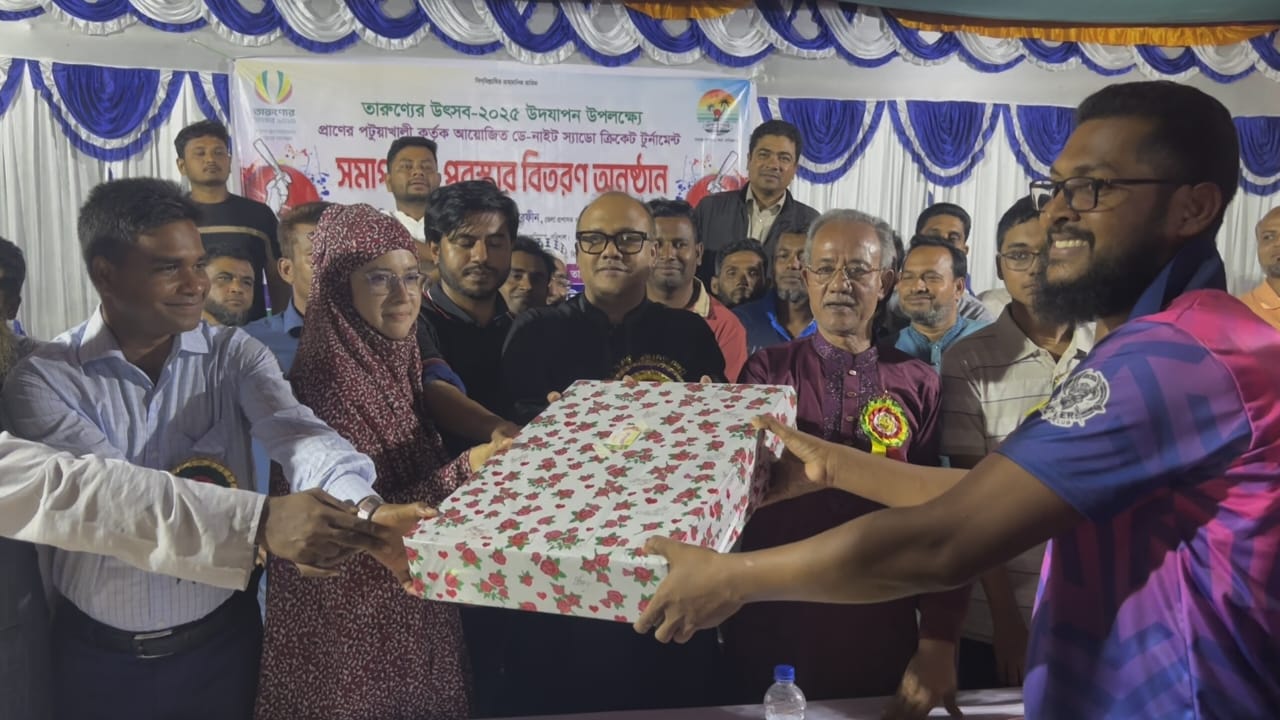 Read more about the article প্রাণের পটুয়াখালীর আয়োজনে ডে নাইট শ্যাডো ক্রিকেট টুর্নামেন্ট সম্পন্ন