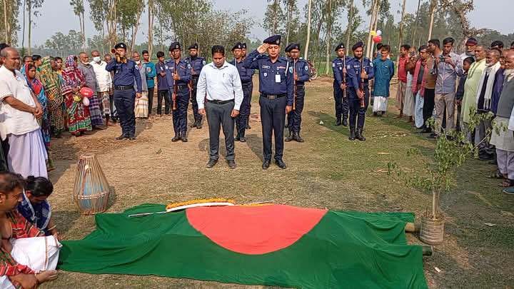 Read more about the article জলঢাকায় বীর মুক্তিযোদ্ধাকে গার্ড অফ অর্নার প্রদান