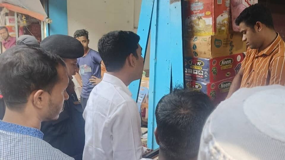 Read more about the article শ্রীমঙ্গলে জেলা টাস্কফোর্সের অভিযানে ৪ প্রতিষ্ঠানে ৪৩ হাজার টাকা জরিমানা