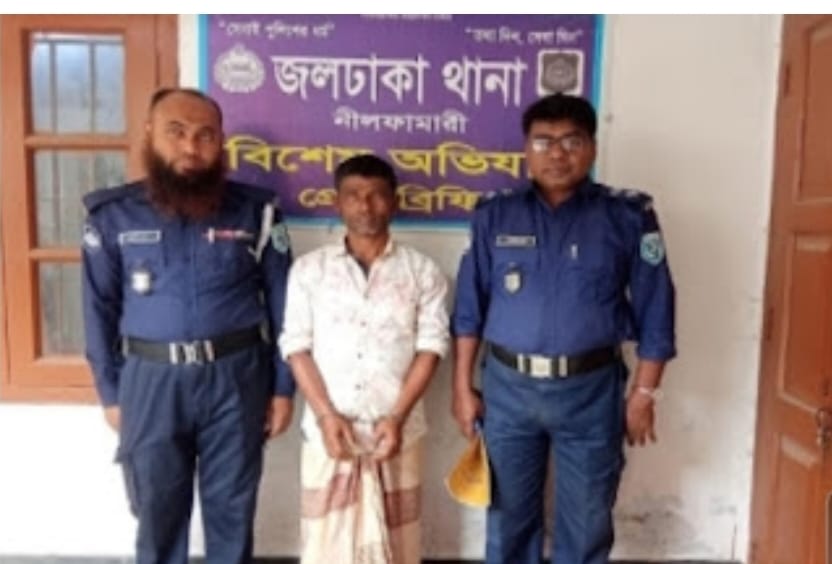 Read more about the article জলঢাকায় মাদক দিয়ে এক ব্যবসায়ীকে ফাঁসাতে গিয়ে মাদক কারবারি নিজেই গ্রেফতার।