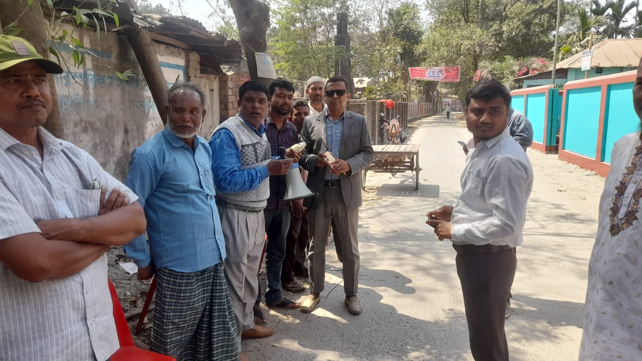 Read more about the article জলঢাকায় সাংবাদিক বাদশা কে বেকায়দায় ফেলে স্বাক্ষরকৃত তিনটি (৩) চেক নিলেন দূর্বৃত্তরা সাংবাদিকদের মিশ্র প্রতিক্রিয়া।।