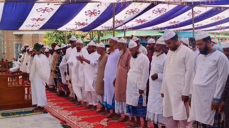 Read more about the article পটুয়াখালীর ২২ গ্রামে আগাম ঈদ উদযাপন, উৎসবে মাতোয়ারা গ্রামবাসী