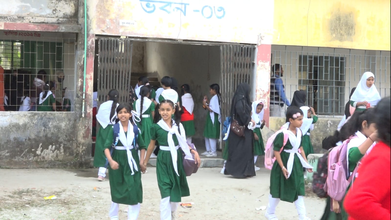 Read more about the article ভোলায় এসএসসি ও সমমানের পরীক্ষার্থী ২৩ হাজার ৭০০ জন