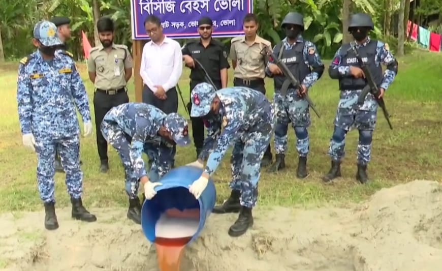 Read more about the article ভোলায় তিন লাখ পিস ইয়াবা ধ্বং’স করল কোস্ট গার্ড