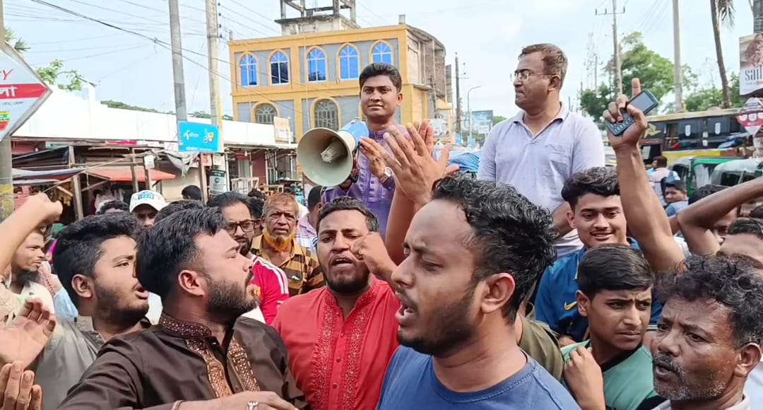 Read more about the article ভোলার ইন্ট্রাকো কোম্পানির এলপিজি গ্যাস নেয়া বন্ধ করে দিয়েছে ছাত্র – জনতা। গ্যাসের গাড়ি আটকিয়ে বিক্ষোভ।