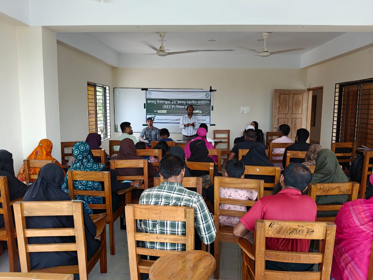 Read more about the article ভোলায় ফিসারিজ উদ্যোক্তাদের জন্য দিনব্যাপী পরিবেশবান্ধব প্রশিক্ষণ অনুষ্ঠিত
