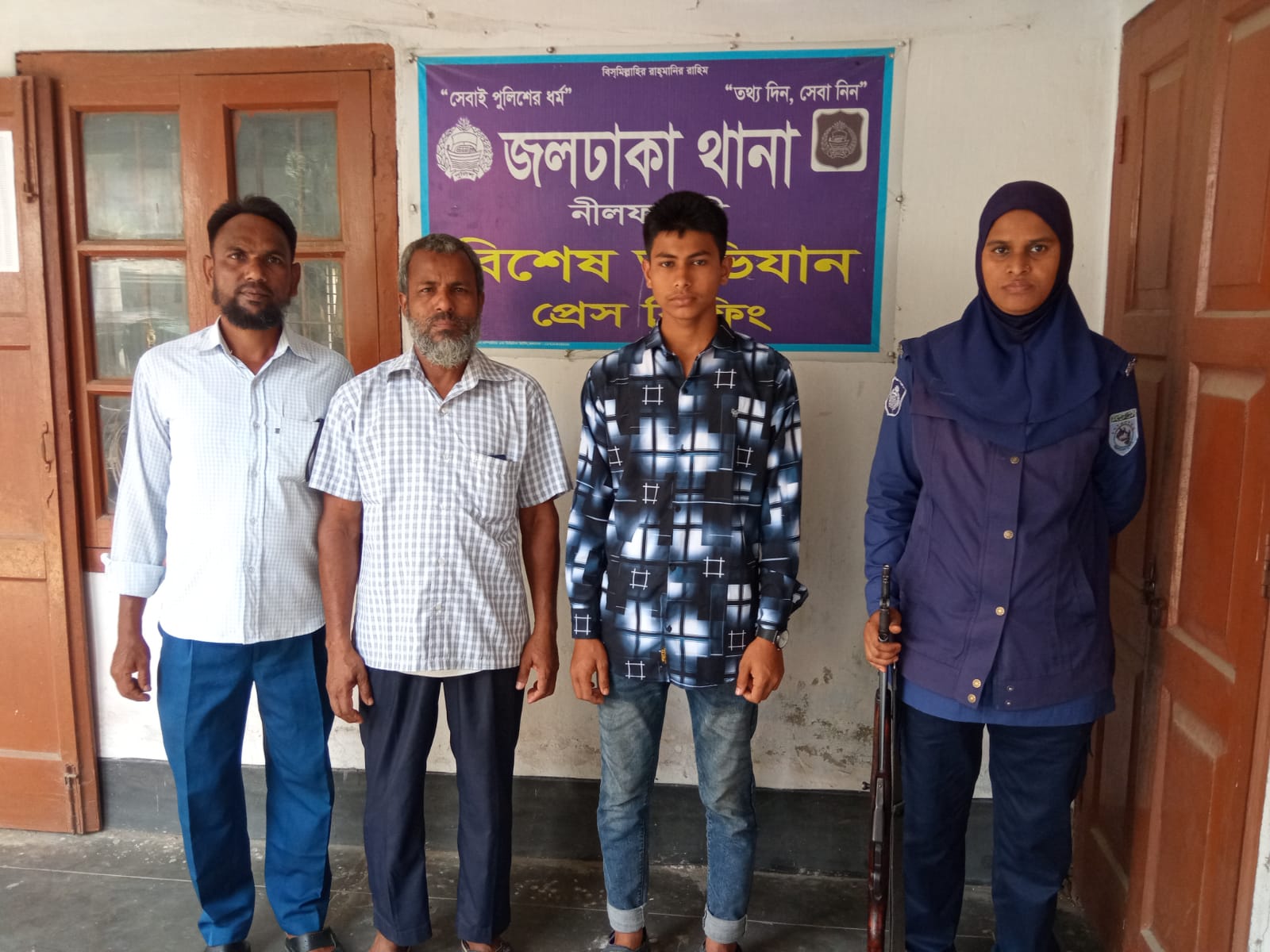 Read more about the article নিখোঁজের ৪৫ দিন পর নিখোঁজছেলেটিকে উদ্ধার করলেন জলঢাকা থানা পুলিশ।