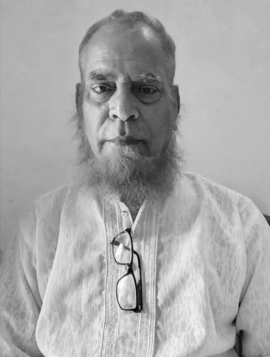 Read more about the article নিয়ামতপুর সাবেক উপজেলা ভাইসচেয়ারম্যানের দাফন সম্পন্ন