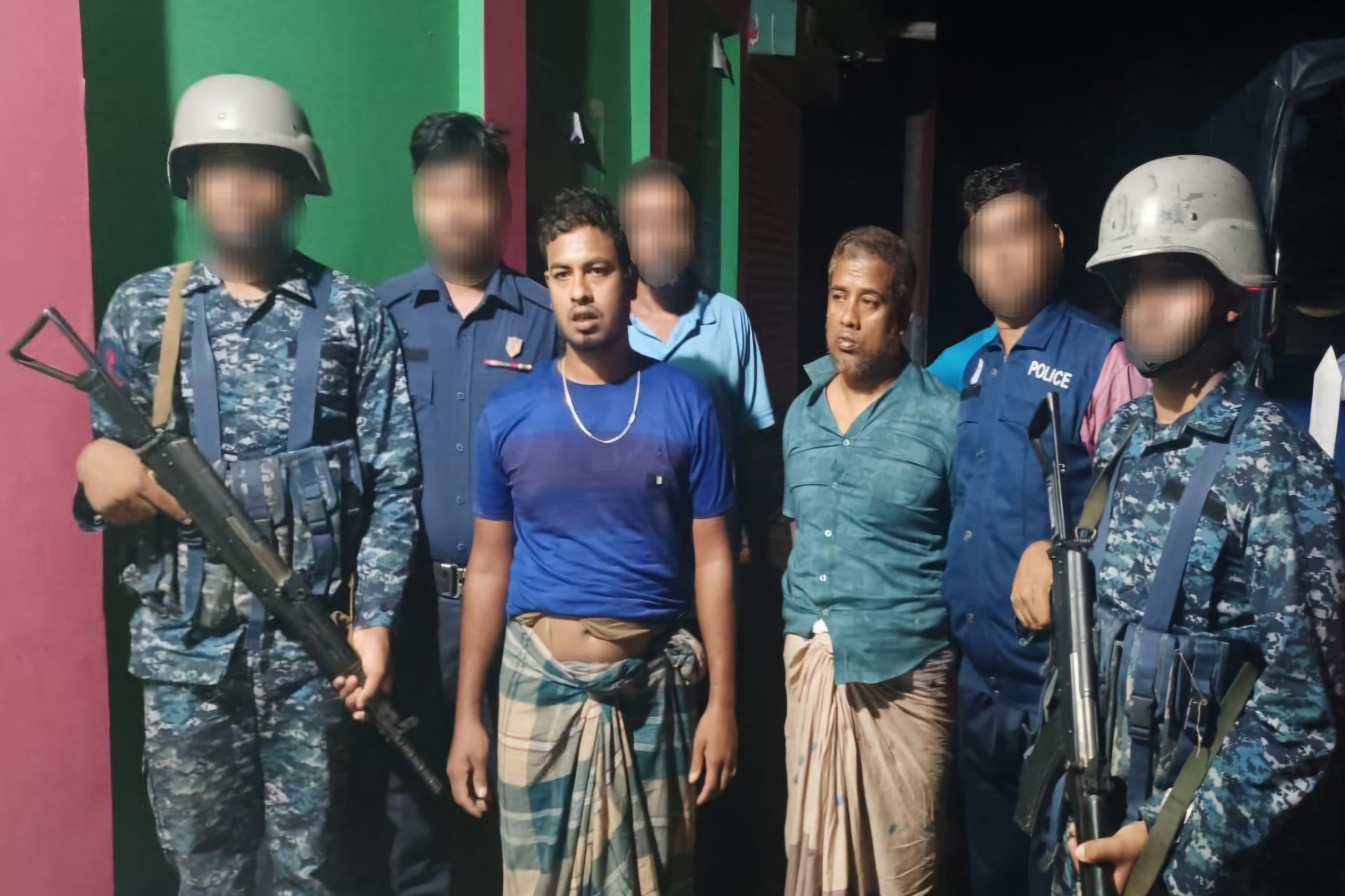 Read more about the article মনপুরায় নৌবাহিনীর অভিযান: শিশু ধর্ষণের অভিযোগে দুজন গ্রেফতার, ২৫ কোটি টাকার অবৈধ জাল জব্দ