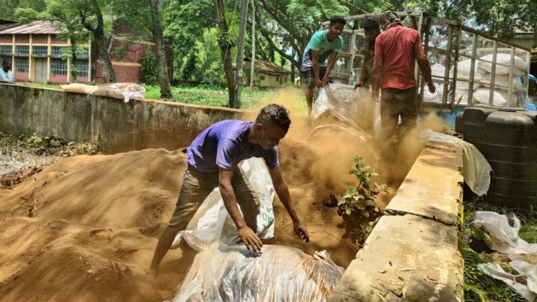 শ্রীমঙ্গলে চা বোর্ডের অভিযানে চা কারখানা সীলগালা