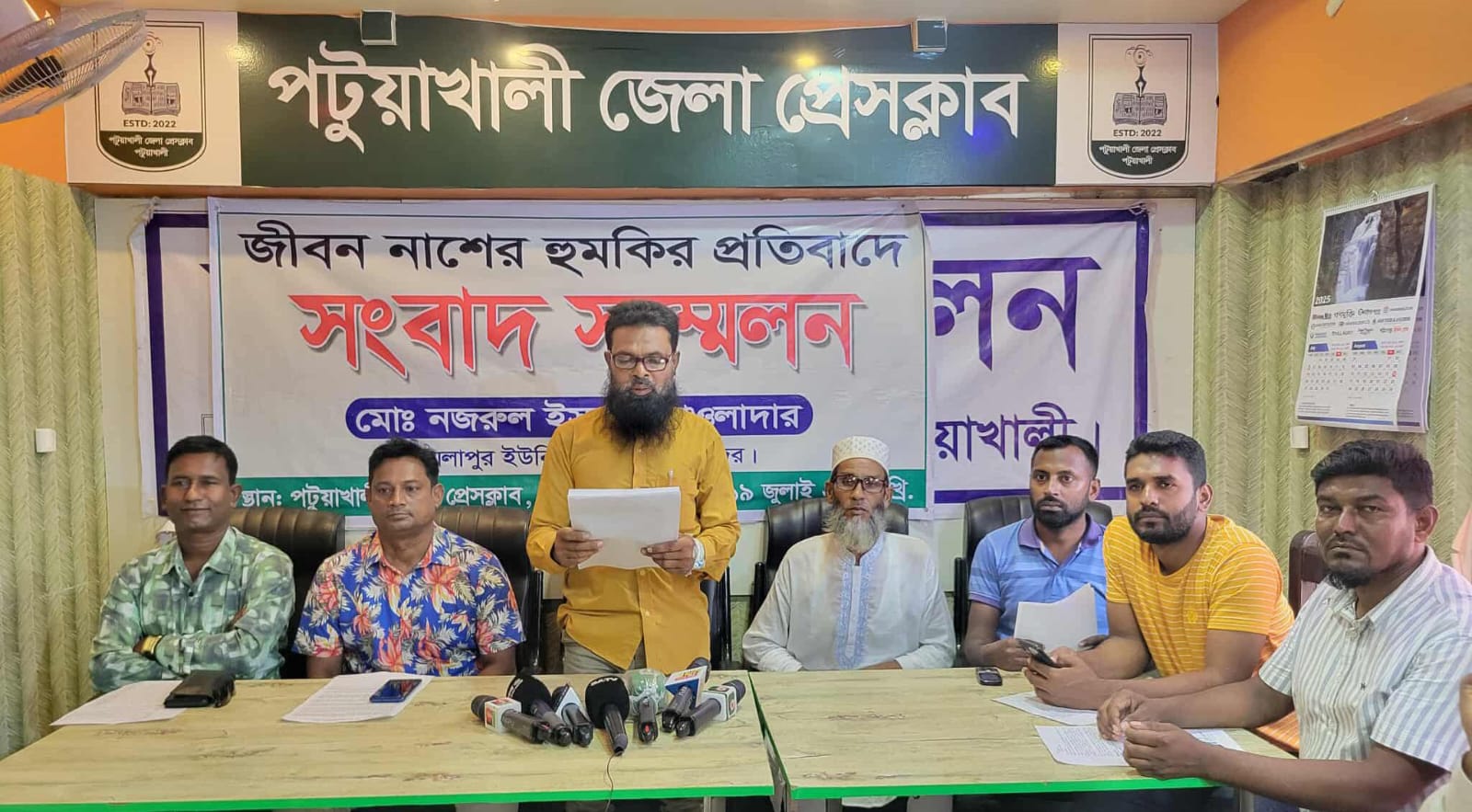 Read more about the article পটুয়াখালীতে বিএনপি নেতাকে পিটিয়ে জখম, আ.লীগ নেতার বিরুদ্ধে ইন্ধনের অভিযোগ